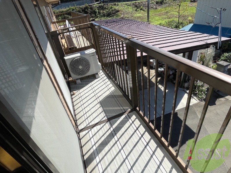 バルコニー　バルコニーがあるので洗濯物は外に干せそうですね。