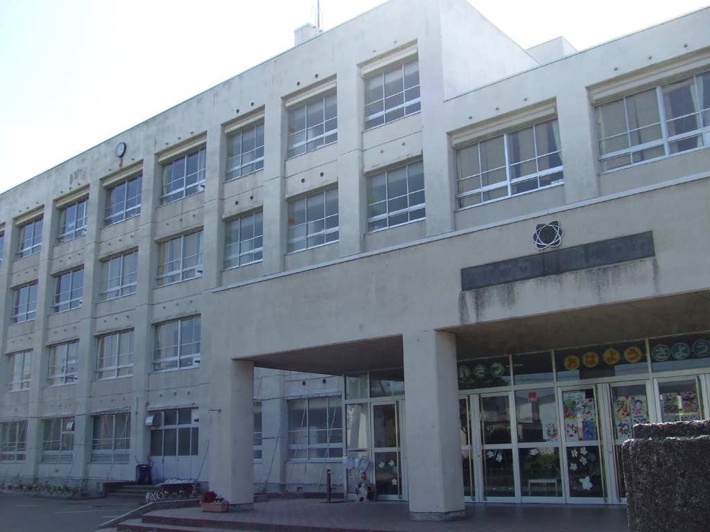 小学校　長岡市立川崎東小学校（小学校）まで165m