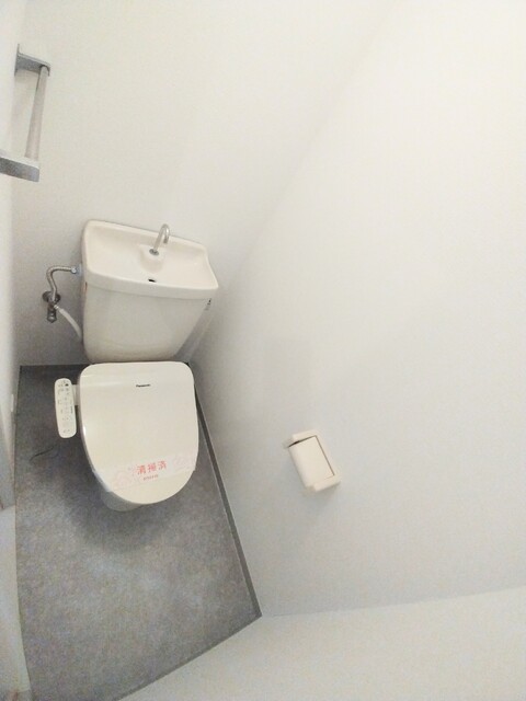 トイレ　洗浄便座付トイレです♪