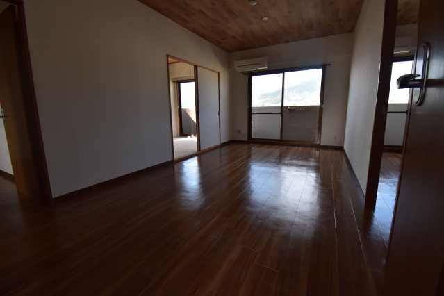 居室・リビング　同物件別号室