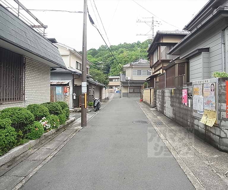 その他　前面道路です。