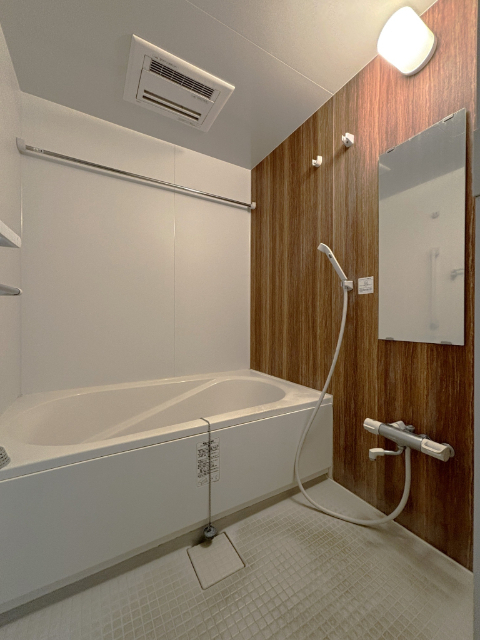 バス・シャワールーム　追焚機能、浴室乾燥機あり