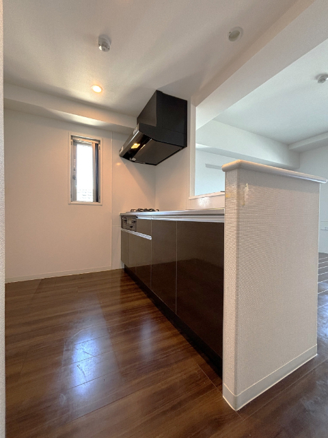 キッチン　３口コンロ