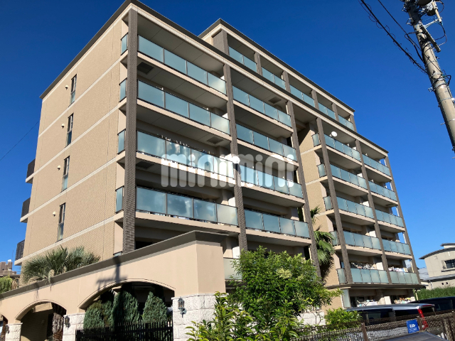 建物外観　青空に生える、オシャレなマンション！！