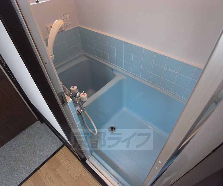 バス・シャワールーム　シンプルなお風呂です。