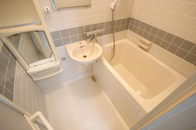 バス・シャワールーム　同物件別号室