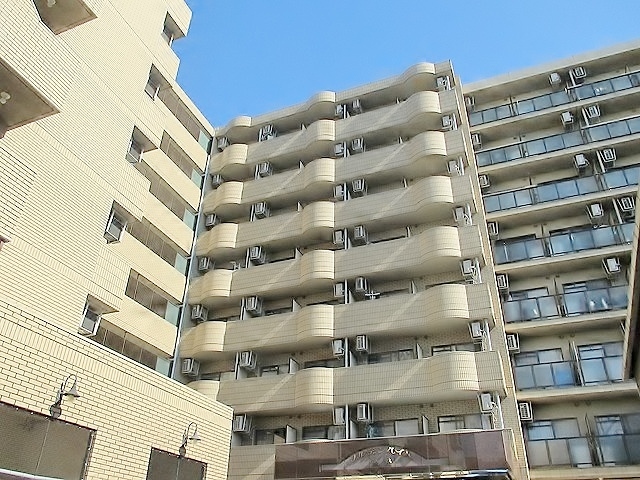 建物外観　ＲＣ造のマンション・オートロック・管理人室