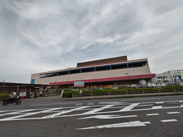 ホームセンター　島忠　ホームズ横須賀店（ホームセンター）まで650m