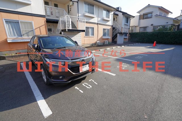 駐車場　駐車場があるので、車を買う予定の方も安心です