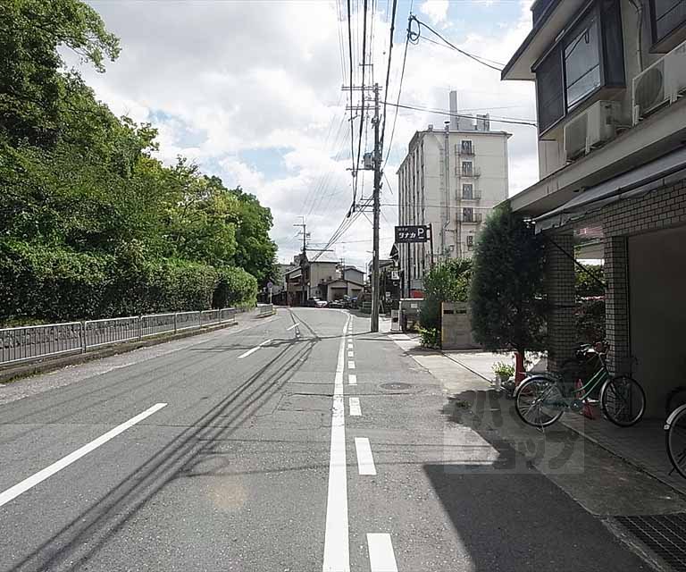その他　前面道路です。