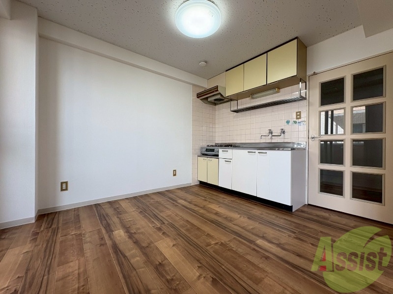 居室・リビング　リビングです。窓が大きくて明るいですね！