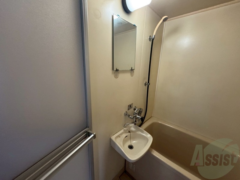 洗面設備　こちらに洗面台があります。朝の洗顔はこちらで。