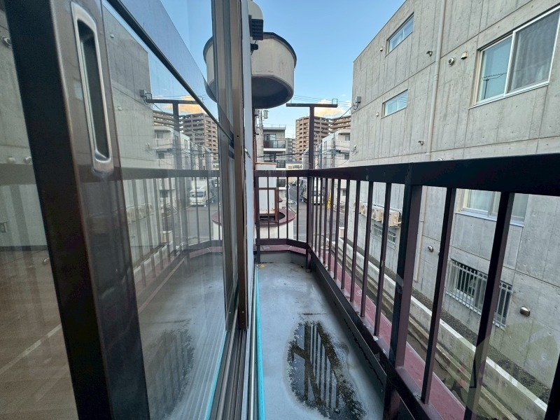 バルコニー　バルコニーです。洗濯物を干したり一息ついたりできますね！