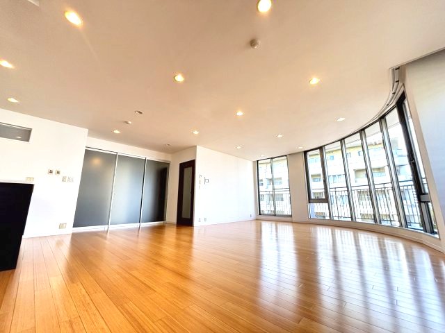 居室・リビング　約28帖の広いリビング★