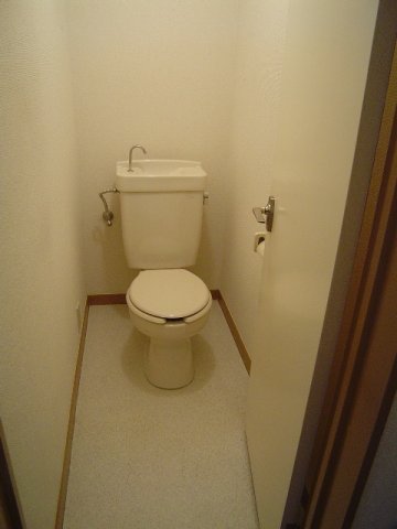 トイレ　※同建物ほかのお部屋の写真です。