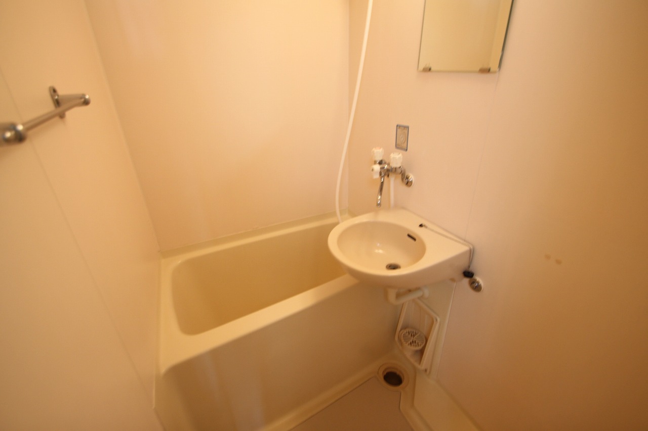 バス・シャワールーム　お風呂は清潔感があります♪