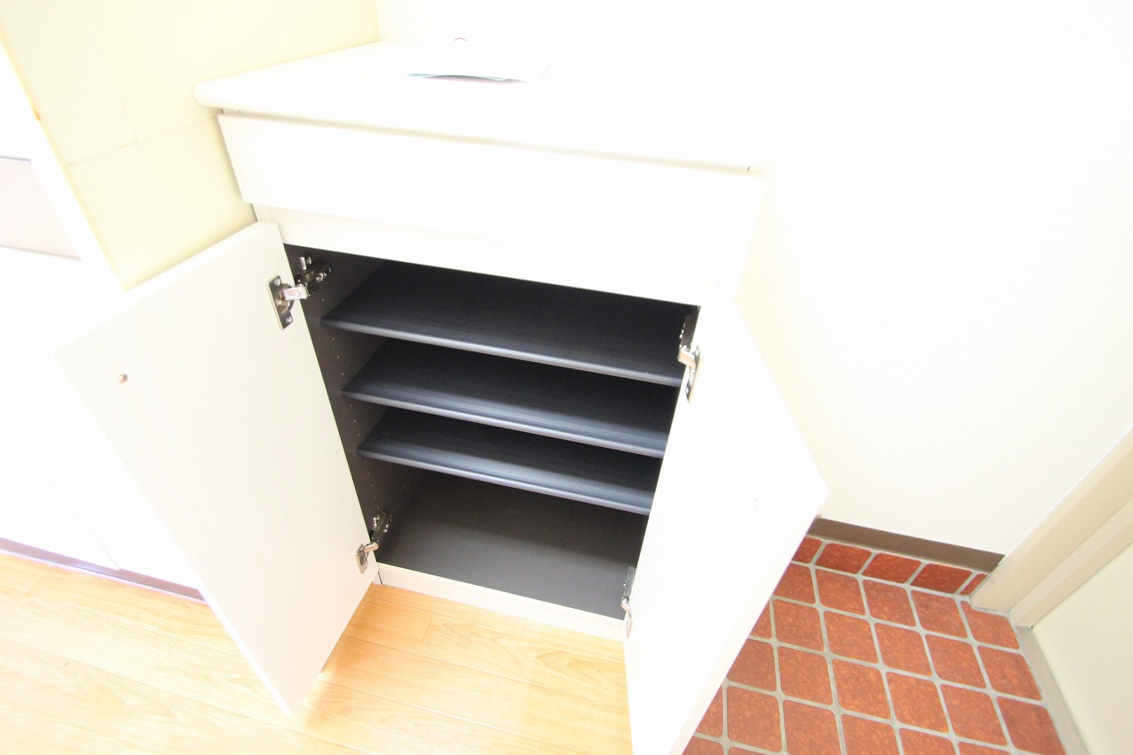 玄関　もちろんシューズボックスもあります♪
