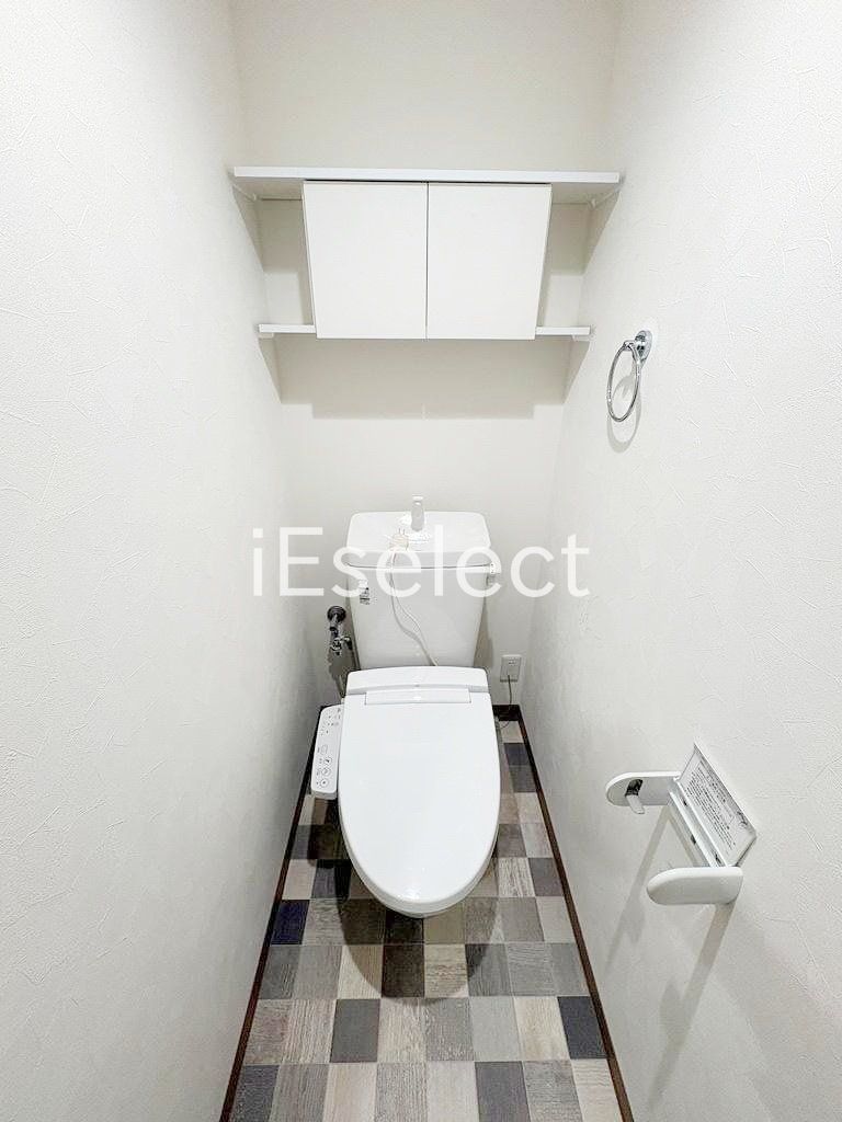 トイレ　温水洗浄便座付きのトイレです