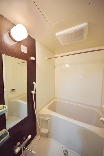 バス・シャワールーム　★追い焚き機能付きお風呂★