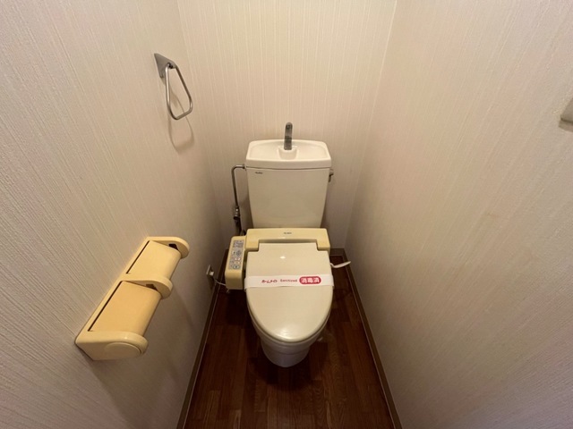 トイレ　嬉しい温水洗浄便座付き♪