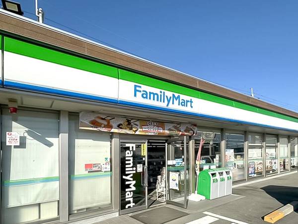 コンビニ　ファミリーマート（コンビニ）まで1300m