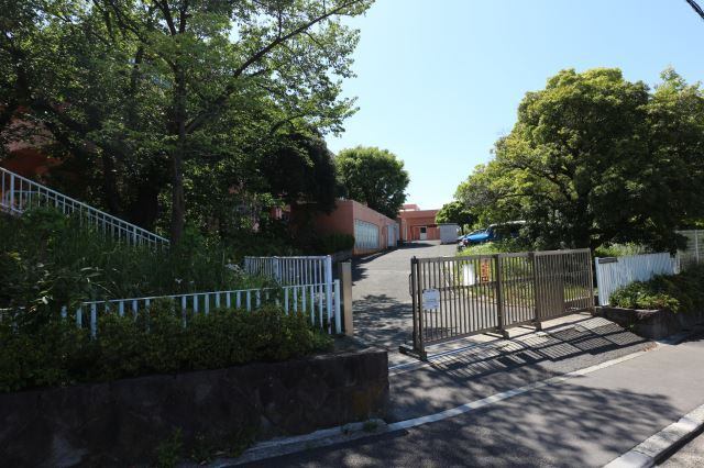 中学校　横浜市立荏田南中学校（中学校）まで1007m