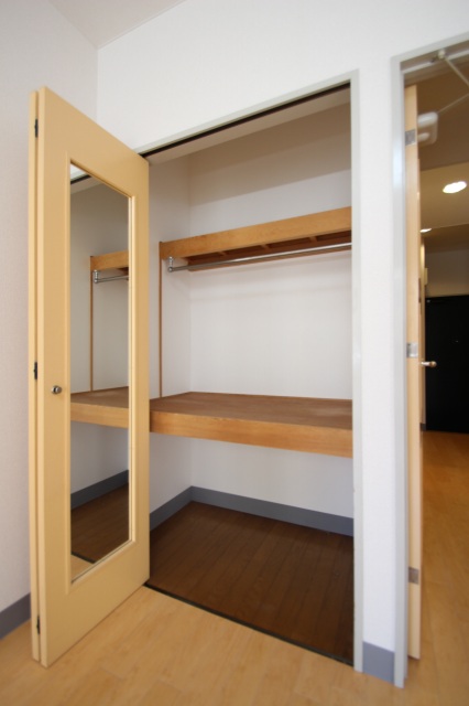 収納　同物件別号室の写真です。