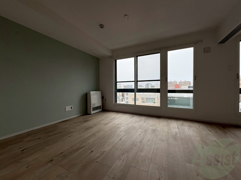 居室・リビング　日当たり良く広々したリビングで快適に過ごせます。