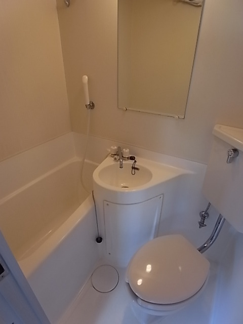 バス・シャワールーム　ユニットバスだと、お風呂洗いついでにトイレもキレイにできちゃ