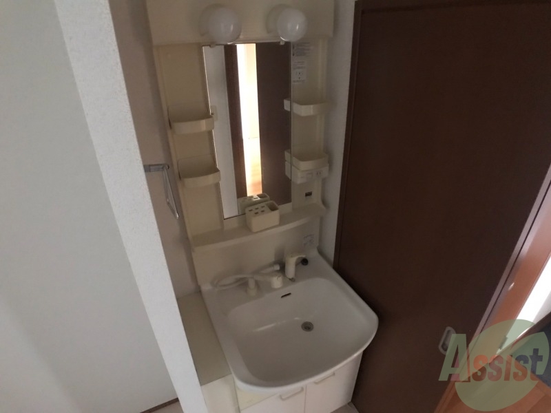 洗面設備　忙しい朝の味方、独立洗面台があるのは嬉しいですね。