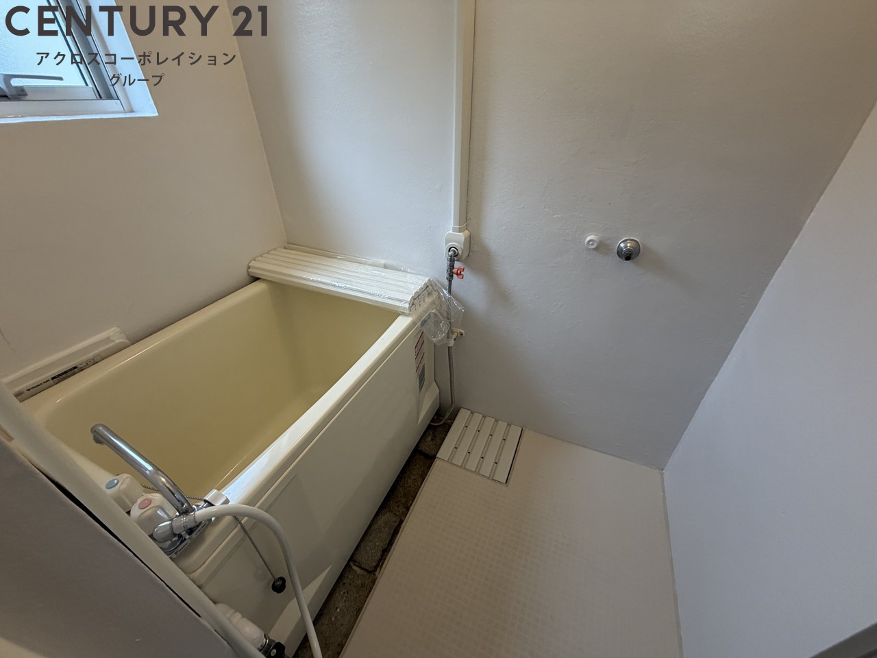 バス・シャワールーム　窓有