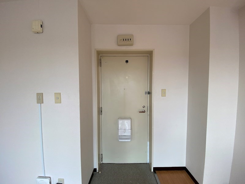クリフサイド西岡本の玄関写真