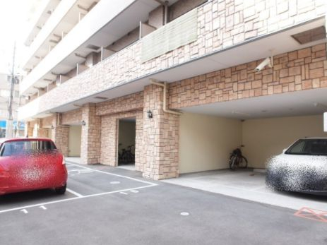 駐車場　レオンコンフォート難波　駐車場