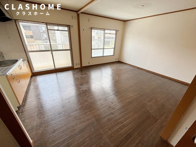 居室・リビング　同物件の別部屋になります。