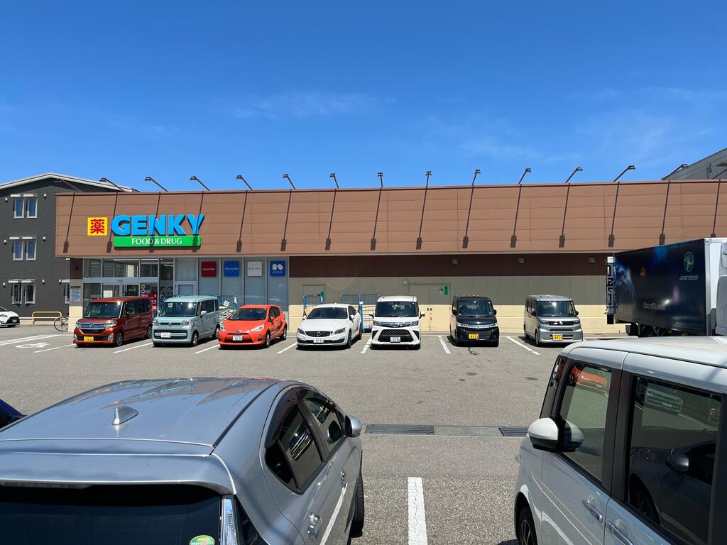 ドラックストア　ゲンキー西金沢駅北店（ドラッグストア）まで624m