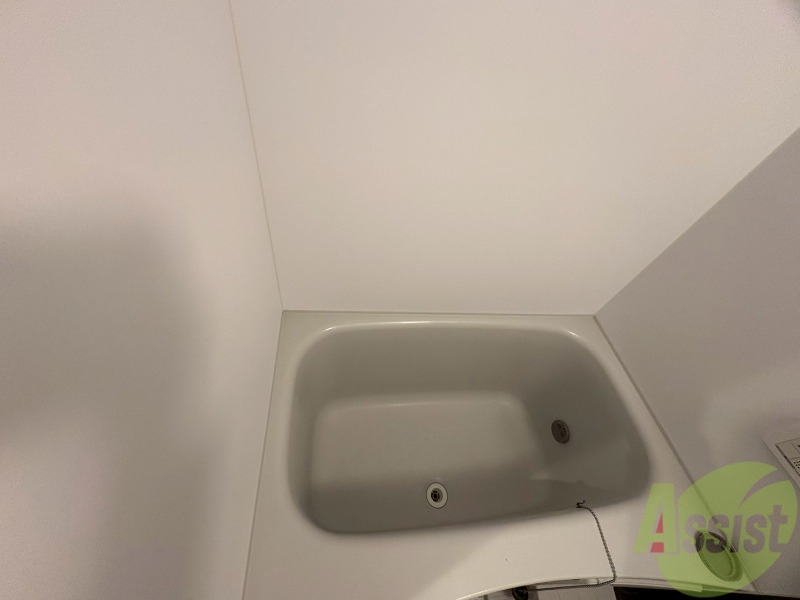 バス・シャワールーム　浴槽は体全身が浸かるくらいの大きさでした。