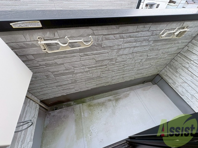 バルコニー　バルコニーでは外干しが可能でございます。