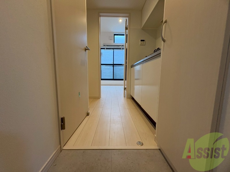 玄関　玄関から撮影しました。イメージを掴んでください。