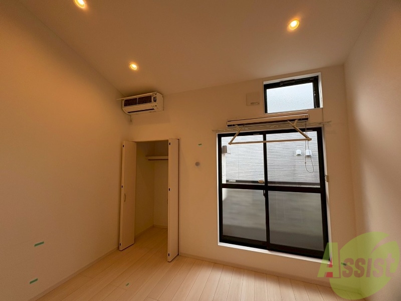 居室・リビング　６．４帖の洋室です。開放感がありますよね。