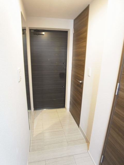 玄関　シューズインクローゼットあります　※前回募集時の写真です。