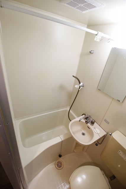 バス・シャワールーム　別の部屋の写真です