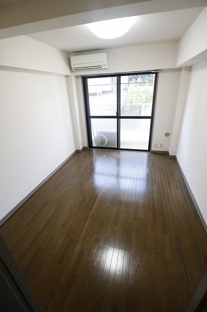 居室・リビング　別の部屋の写真です