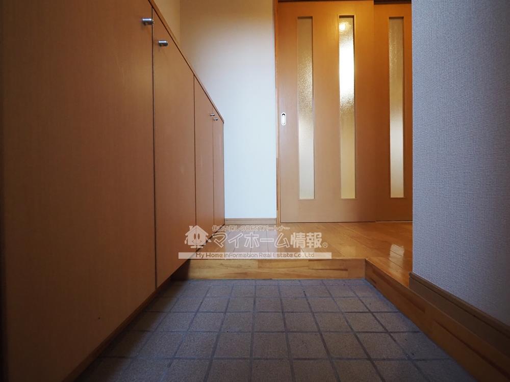 玄関　※内観写真は102号を引用しており、内装が異なる場合がござい