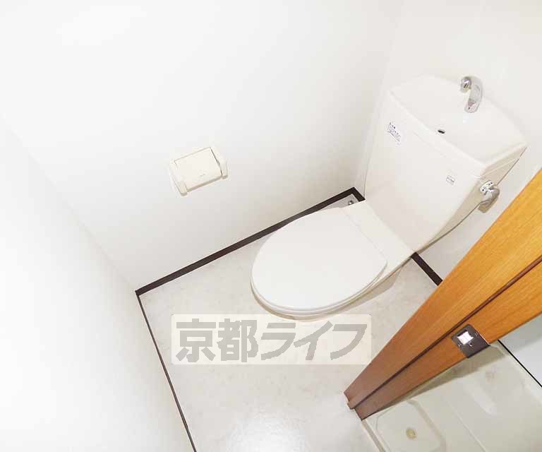 トイレ　個室で落ち着きます。