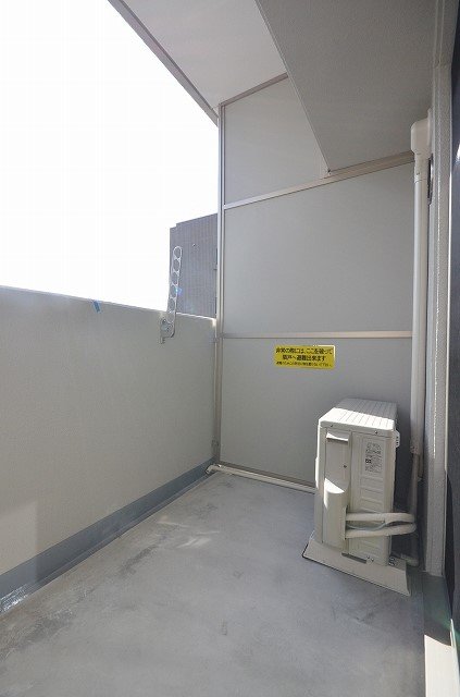 バルコニー　同物件、別号室