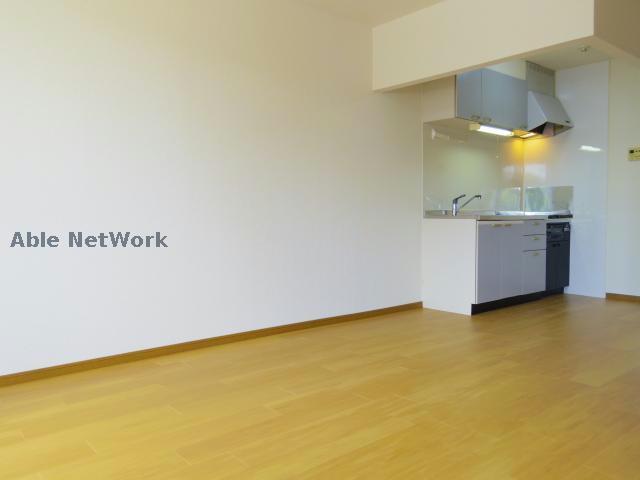 居室・リビング　同建物別部屋