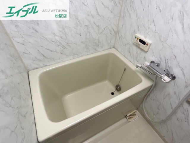 バス・シャワールーム　別部屋反転参考写真です。