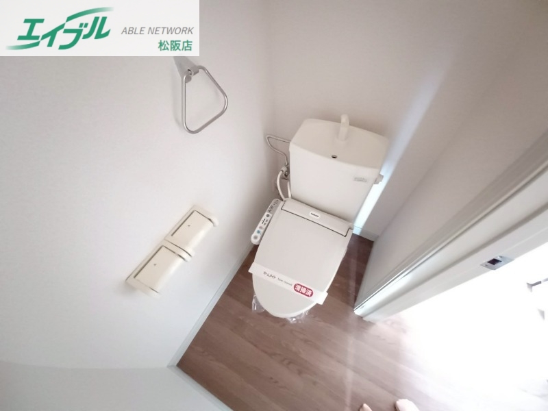 トイレ　別部屋反転参考写真です。