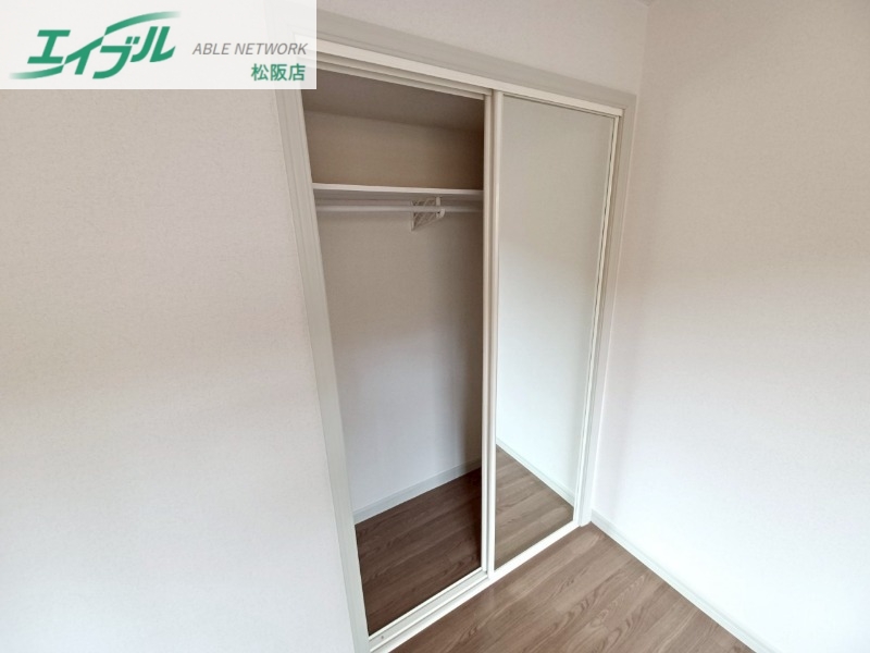 収納　別部屋反転参考写真です。