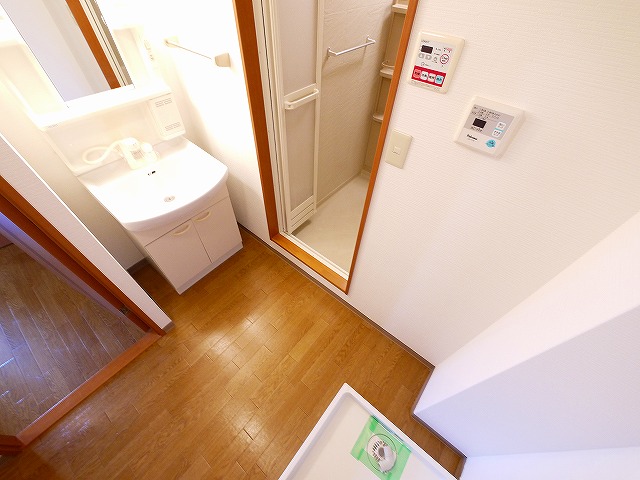 洗面設備　ゆったりとスペースのある洗面所